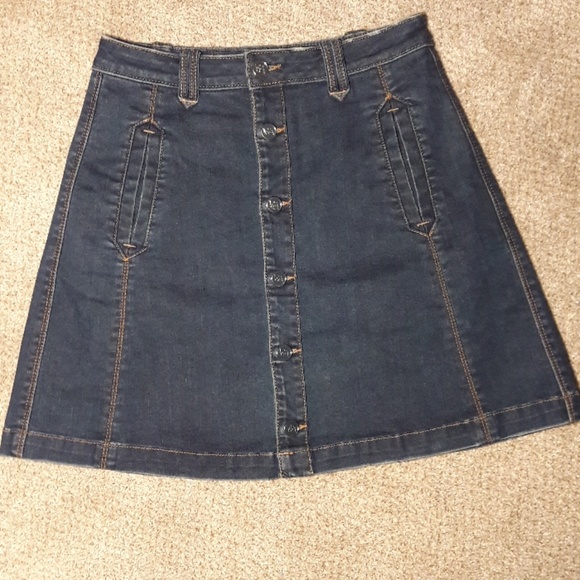 Bebe Dark Wash Denim Jean Mini Skirt, Size 6 - Picture 2 of 6